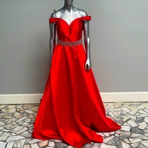 Gorgeous Pageant gown new with tags